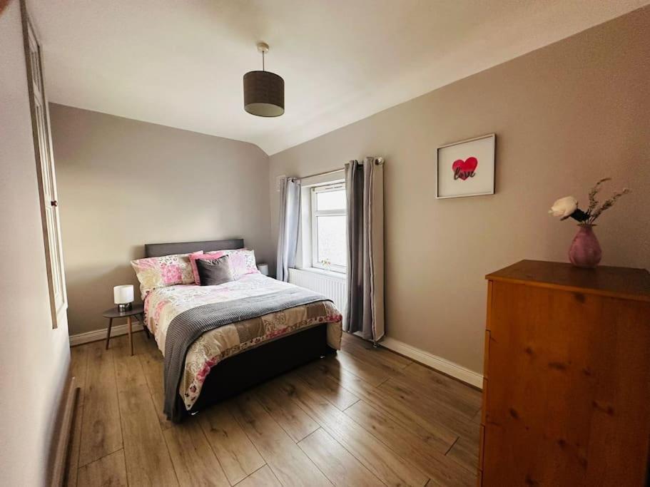 Gaeltacht Quarter Cosy Home Belfast Eksteriør billede